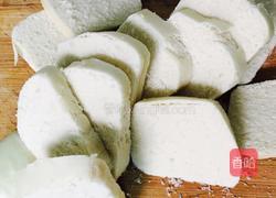 葱油鸡蛋滚馒头的做法图解1