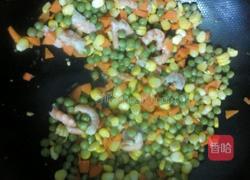 色彩斑斓扬州炒饭的做法图解5