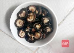 香菇排骨汤的做法图解2