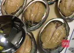 Illustration of how to make abalone with scallion oil 8