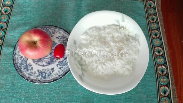 准备好食材，以备待用。