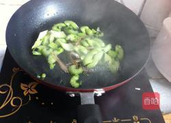 萝卜丝炒小鱼干的做法图解5