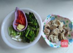 大蒜炒肥肠的做法图解2