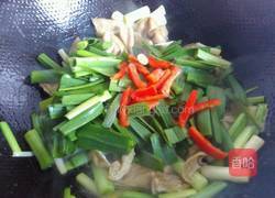 大蒜炒肥肠的做法图解6