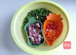 蒜苗炒香肠的做法图解2