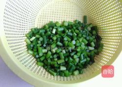 蒜苗炒香肠的做法图解3