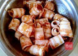 五花肉卷金针菇的做法图解1