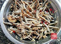 剁椒蒸咸鱼仔的做法图解3