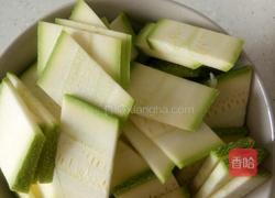 西葫芦火腿炒面的做法图解1