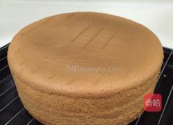 8寸草莓奶油蛋糕的做法图解1