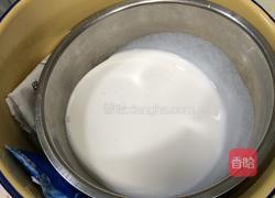 8寸草莓奶油蛋糕的做法图解3