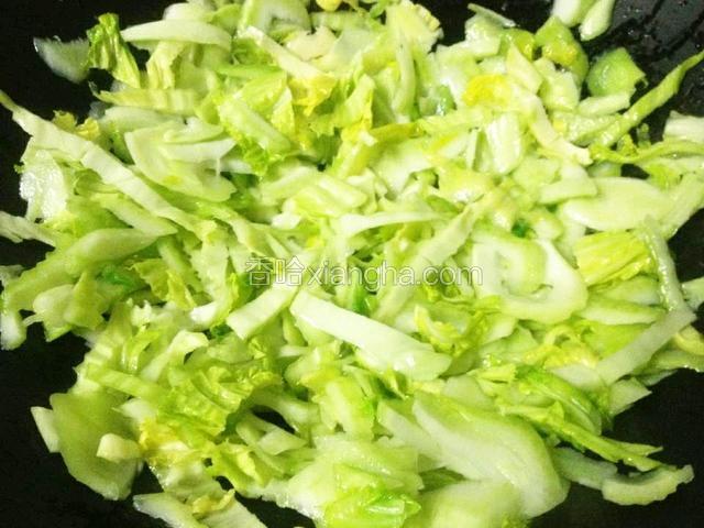 加入大菜翻炒5分钟.