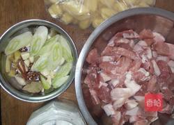豆泡炖红烧肉的做法图解1