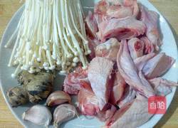 金针菇蒸鸡翅的做法图解1