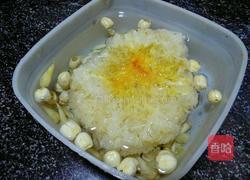 百合莲子银耳羹的做法图解2