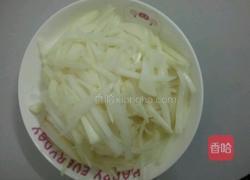 酸萝卜炒鸡肾的做法图解2