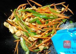 青椒胡萝卜丝炒肉的做法图解7