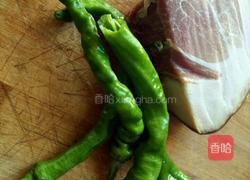 青椒腊肉的做法图解1