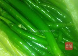 凉拌烧辣椒的做法图解1