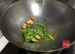 芥蓝虾仁炒年糕的做法图解7