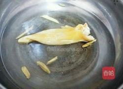 花胶虫草花鸡汤的做法图解2