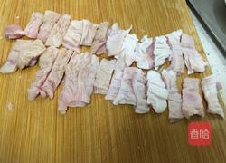 蒜苗炒龙胆石斑鱼肚的做法图解3