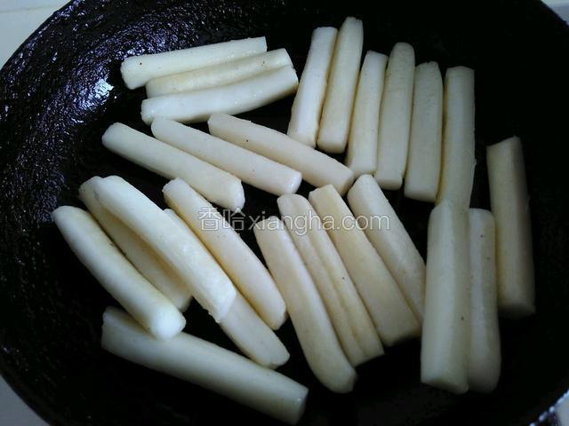 煎至下面有脆皮，翻面继续