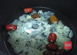 双枣桂圆银耳汤的做法图解4