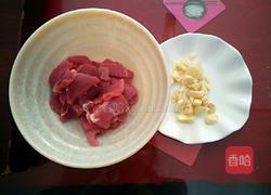 芹菜炒肉片的做法图解2