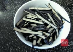 香芹炒臭干的做法图解2