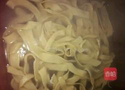 自制鸡肉酱板面的做法图解3