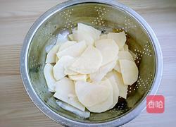 土豆片炒风干肠的做法图解2
