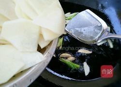 土豆片炒风干肠的做法图解4