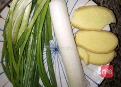 茄子鸡蛋木耳饺子陷的做法图解1