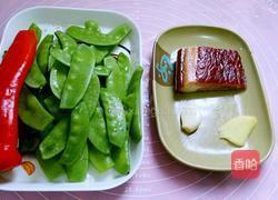 荷兰豆炒腊肉的做法图解1