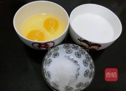 牛奶炖蛋的做法图解1