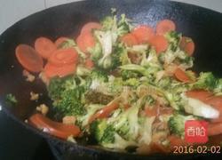 菜花炒胡萝卜的做法图解5
