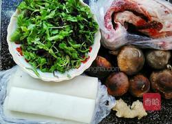 荠菜肉丝炒年糕的做法图解1