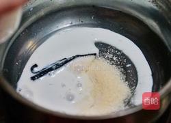 抹茶奶冻配鲜果的做法图解1