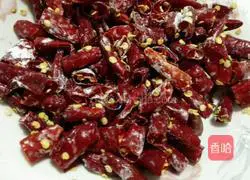 Illustration of how to make dry spicy chicken 4