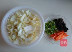 白菜炒肉片的做法图解2