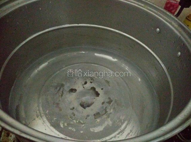 锅里加水！烧开