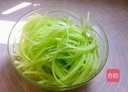 莴笋丝炒肉的做法图解2