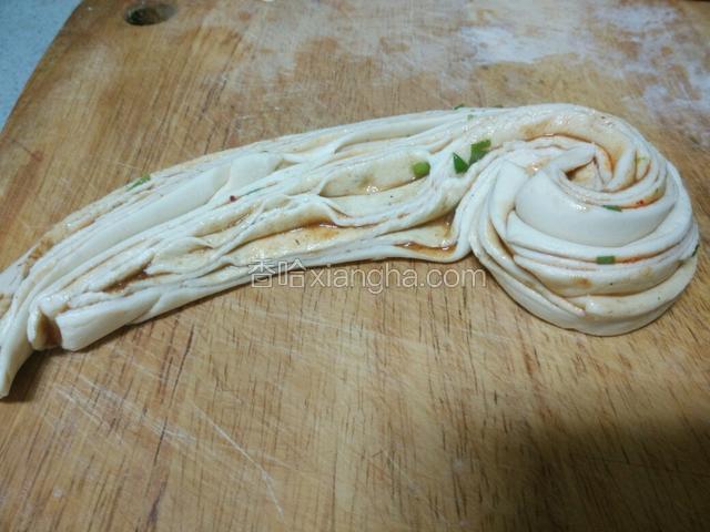 两个落在一起卷起来。