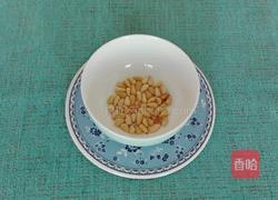 松子花生牛轧糖的做法图解3