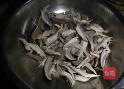 蘑菇鸡蛋汤的做法图解1