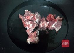 脊骨玉米胡萝卜汤的做法图解1