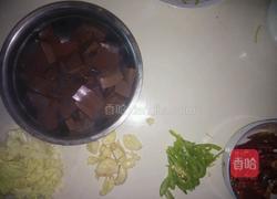 辣炒鸭血的做法图解1