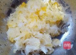 银耳莲子羹的做法图解1
