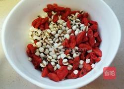 银耳莲子羹的做法图解2